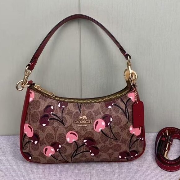 COACH CY694 Teri Underarm Bag Size 24.5*15*7 cm - Picture 1 of 8